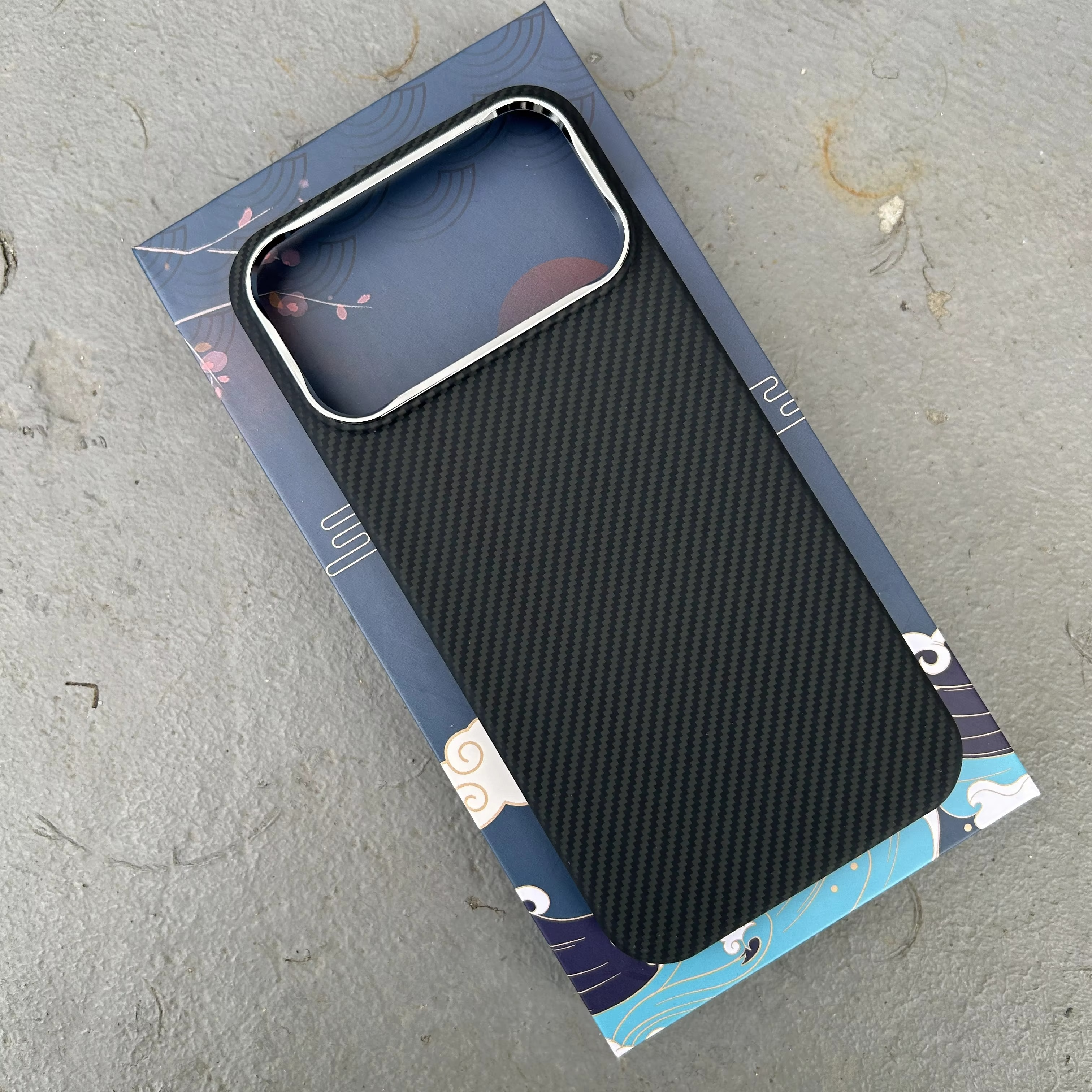 Luxury iPhone Case — Ultra-Thin Aramid Carbon Fiber MagSafe Cover with Kevlar-Grade Protection, Shock-Resistant Slim Design and Washable Finish