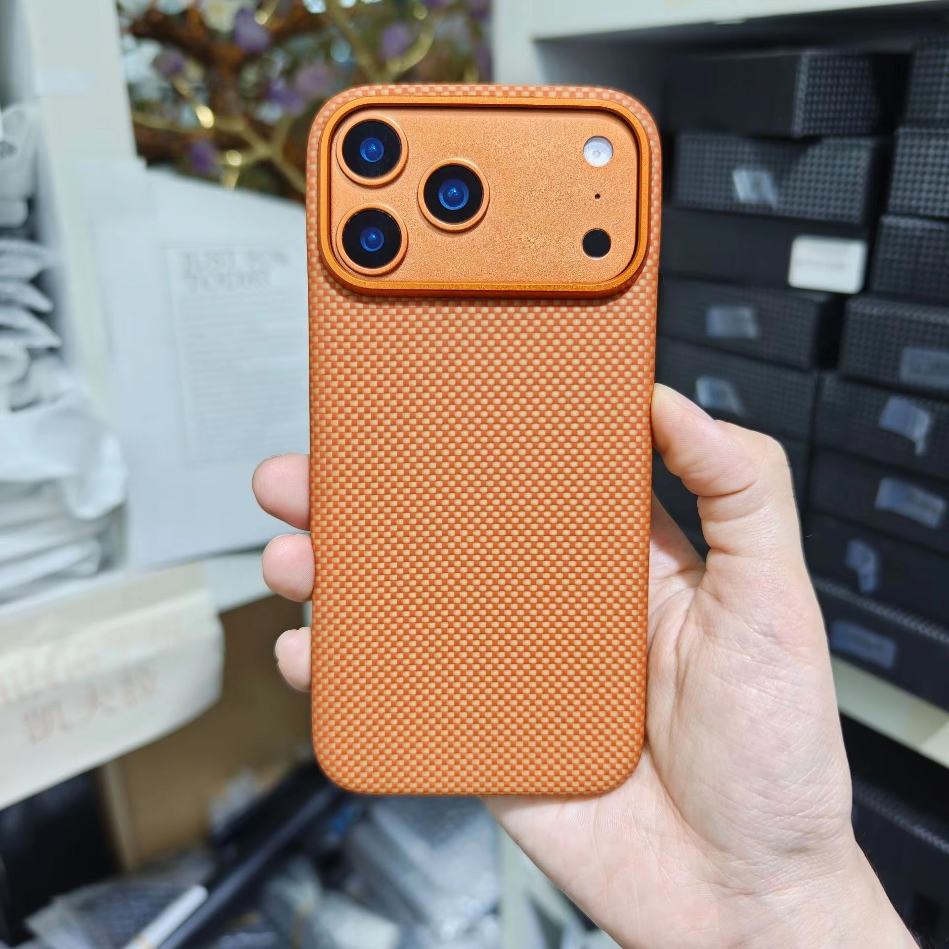 Luxury iPhone Case — Magnetic Carbon Aramid Fiber Cover with Kevlar Build, Shockproof Protective Design and Full-Body Mobile Protection