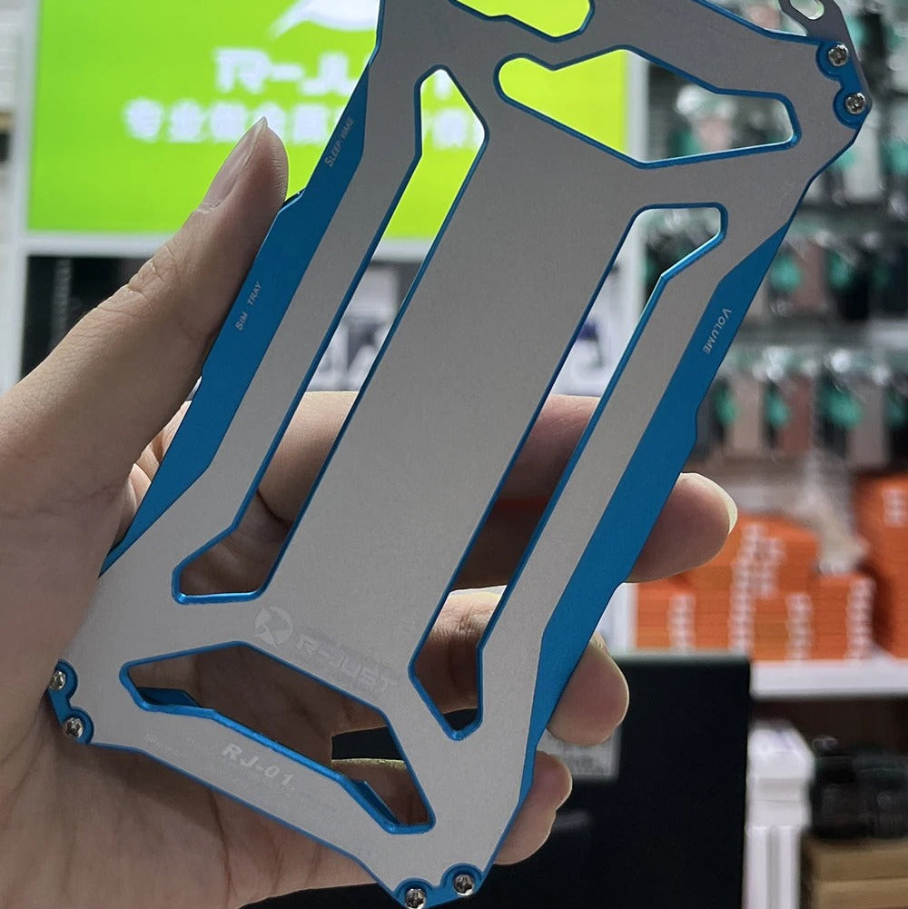 Luxury iPhone Case — Metal Armor Shockproof Cover with Heavy-Duty Anti-Scratch Anti-Fingerprint Design & Non-Slip Hard Protection