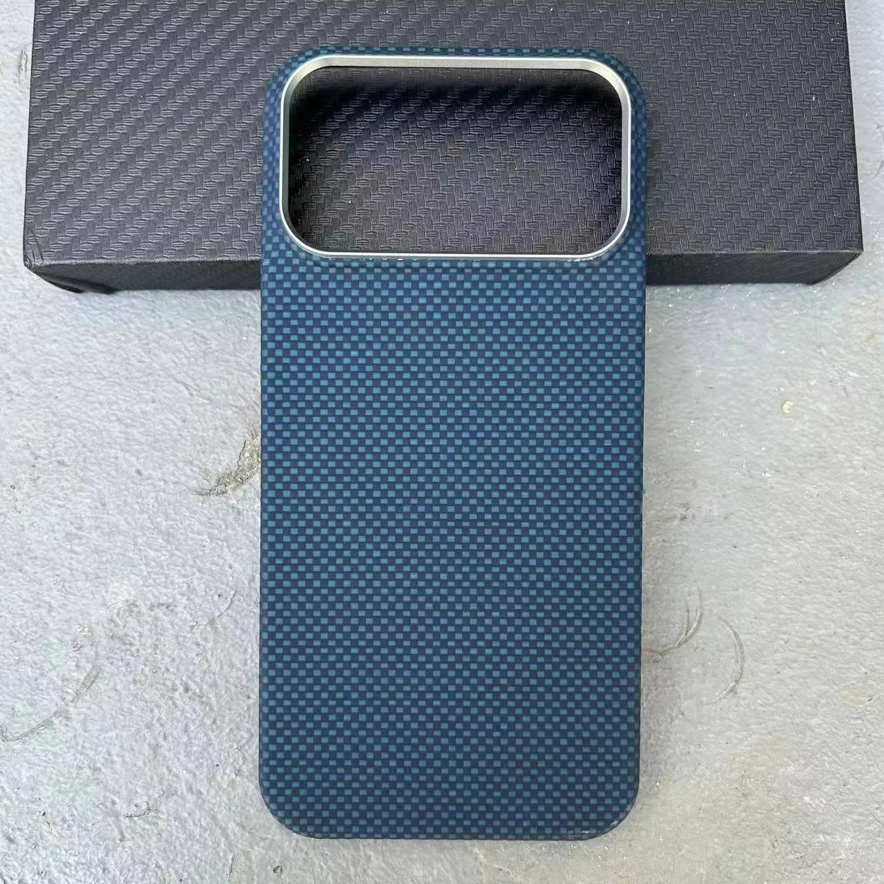 Luxury iPhone Case — Ultra-Thin Aramid Carbon Fiber MagSafe Cover with Kevlar-Grade Protection, Shock-Resistant Slim Design and Washable Finish