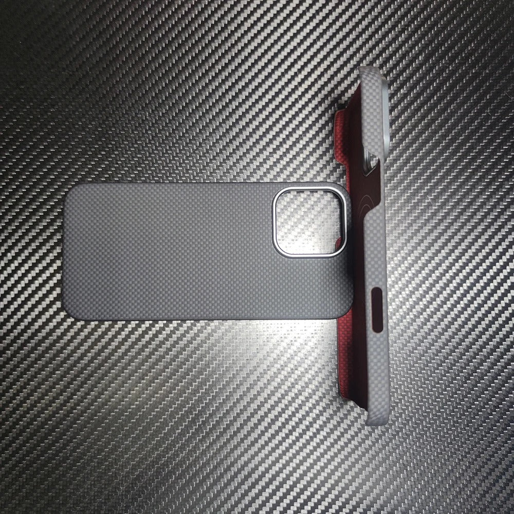 Premium iPhone Case — Thin Aramid Fiber Magnetic Cover with MagSafe Compatibility, Ultra-Lightweight Carbon Texture & Durable Half-Wrapped Design