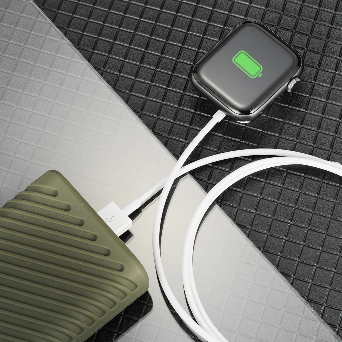 Luxury Apple Watch Fast Charger Stand – Desktop Silicone Charging Dock for 40–46mm Watches
