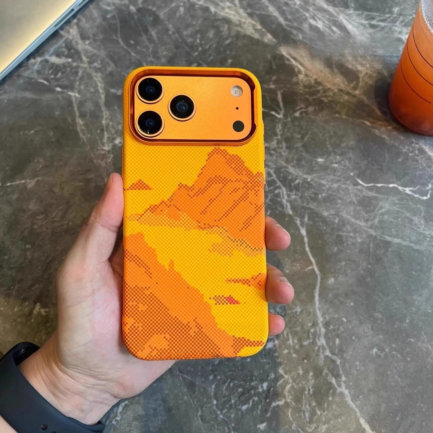 Luxury iPhone Case — Magnetic, Shockproof 600D Kevlar Carbon-Fiber Textured Thin PC Cover with MagSafe Wireless Charging Support