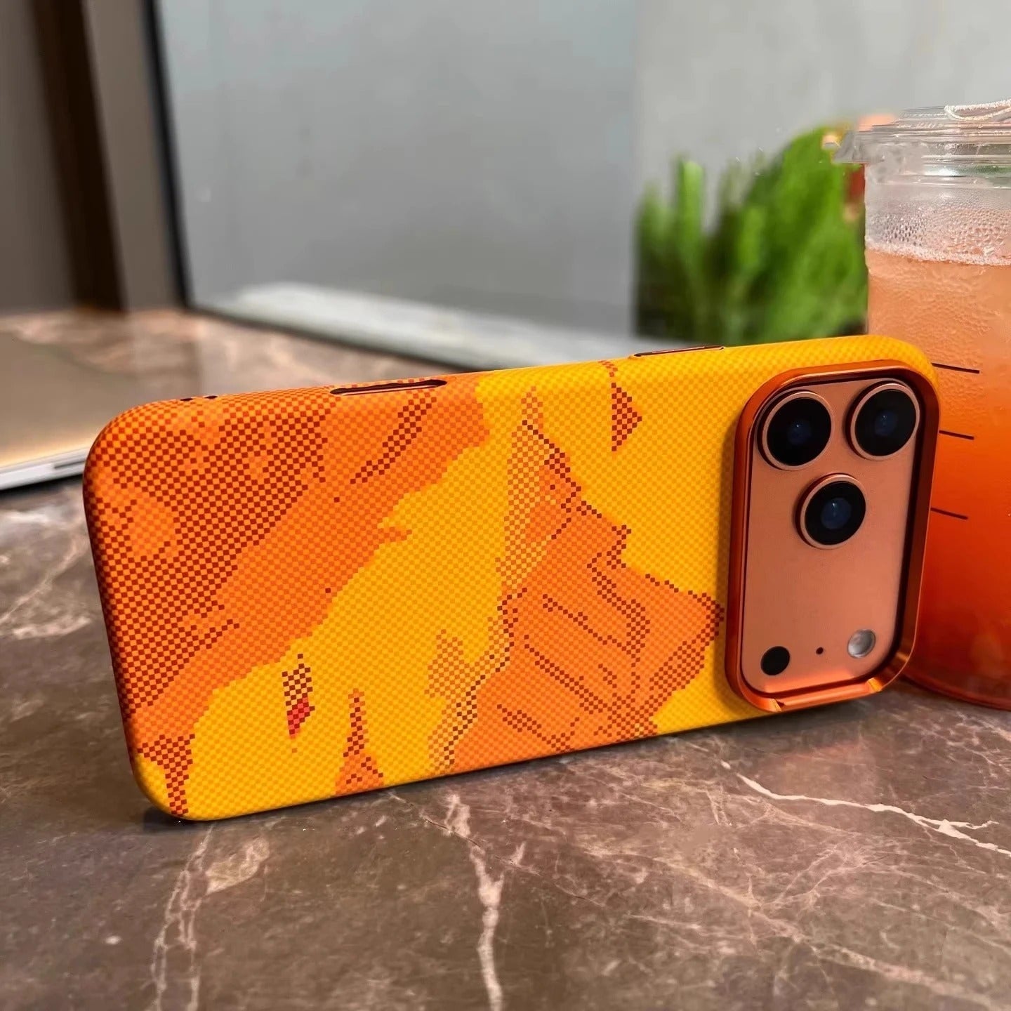Luxury iPhone Case — Magnetic, Shockproof 600D Kevlar Carbon-Fiber Textured Thin PC Cover with MagSafe Wireless Charging Support