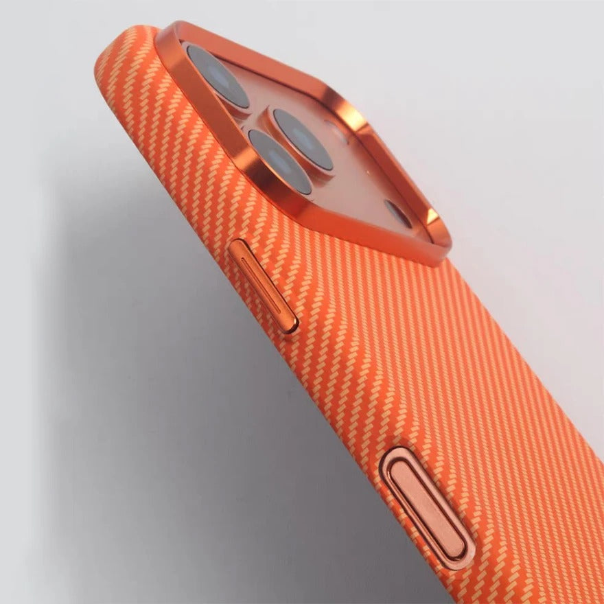 Minimalist iPhone Case — High-End Kevlar Carbon-Fiber Magnetic Cover with Slim Shockproof Design and MagSafe Wireless-Charging Compatibility