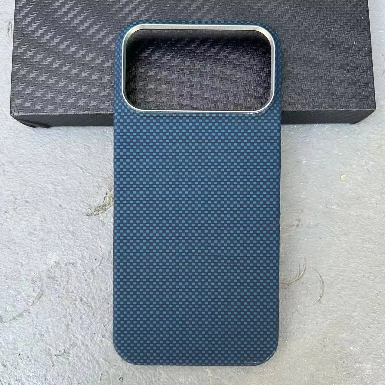 Premium iPhone Case — Real Carbon Fiber Aramid Magnetic Cover with MagSafe Support, Tough Lightweight Protective Design