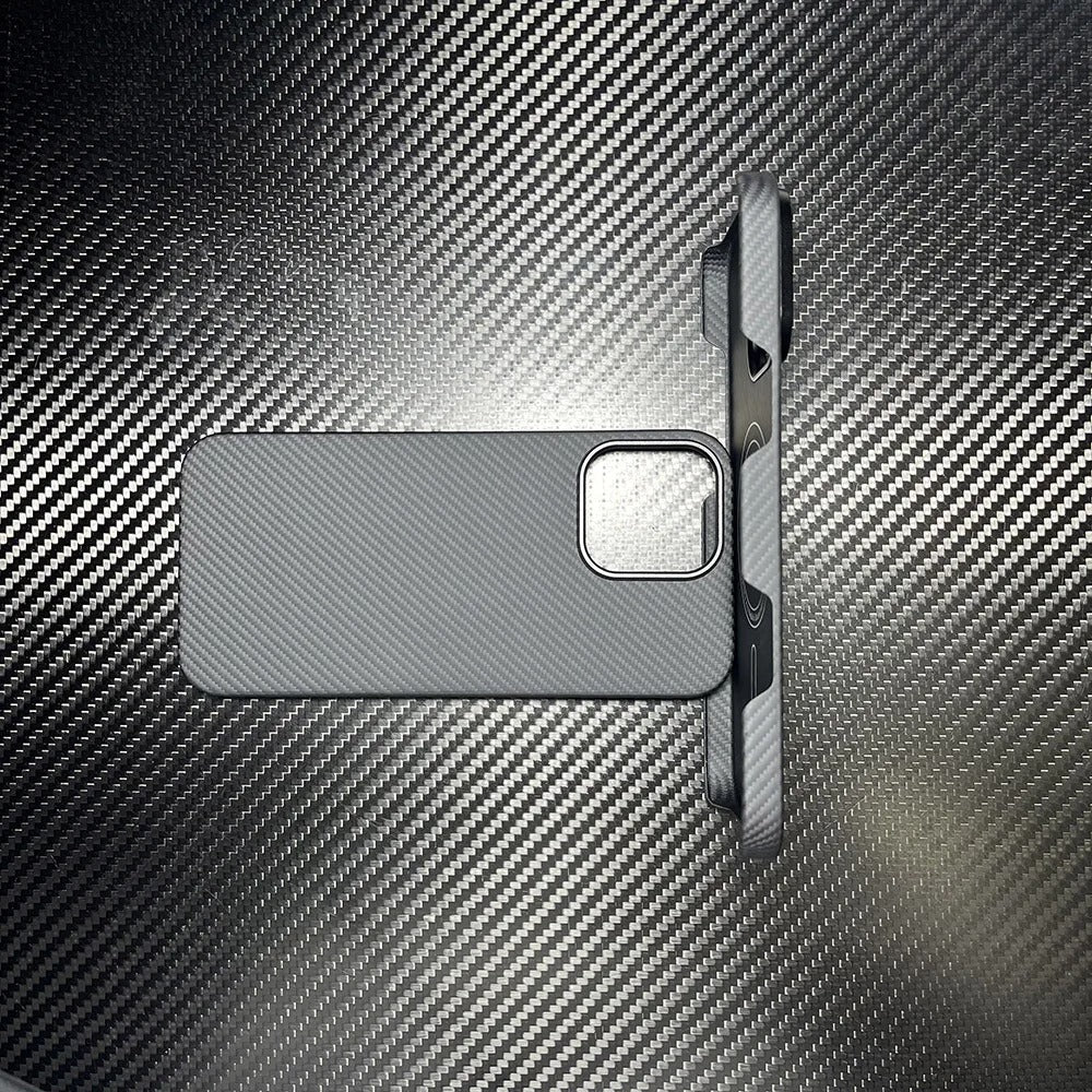 Premium iPhone Case — Thin Aramid Fiber Magnetic Cover with MagSafe Compatibility, Ultra-Lightweight Carbon Texture & Durable Half-Wrapped Design